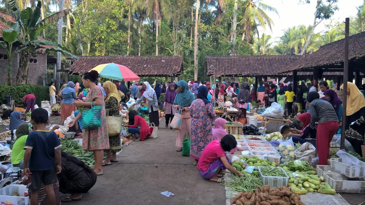 Sudartin: Menyatu dengan Kehidupan Pasar Purwajati